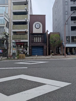 🌟北野異人館エリア(山側)と旧居留地(海側)を南北に結ぶ「トアロード」に面する4階建て一棟賃貸ビル外観