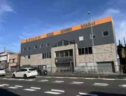 一棟貸し、サービス店舗歓迎内装は、事務所使用残置物有　（賃料：1,320,000円）外観