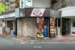 新宿駅から徒歩6分！駅至近の好立地物件です。