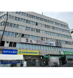 信濃町駅 徒歩1分 B1F ロードサイド 現況:そば・うどん・麺類 飲食居抜き物件 【何業も可】