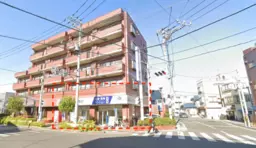 【蕨駅東口６分】１階４４坪。事務所居抜き。駐車場2台あり（最大6台可能）交差点角地。ガラス張りテナント【飲食不可】外観