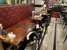 新宿駅 徒歩10分 B1F 現況:肉バル居抜き物件 【重飲食可】外観