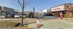 大通り沿い複合テナントの1階路面店舗事務所外観
