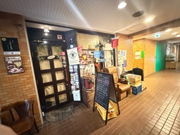 経堂駅 徒歩2分 2F 現況:ダイニングバー 飲食居抜き物件 【何業も可】外観