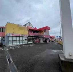 寝屋川市駅 徒歩13分 共用駐車場あり 2Fカラオケ店居抜き物件 【飲食可】外観