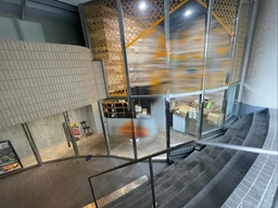 大山駅 徒歩3分、美内装のクラウドキッチン居抜き物件です。外観