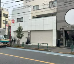 中野駅 徒歩7分 1F中野ブロードウェイを抜けた早稲田通り面外観