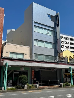 ユアエルム八千代台の並び、駅前アーケード商店街1階物件外観