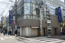自由が丘駅 徒歩2分 1F〜3F すずかけ通りとカトレア通りの角地物件外観