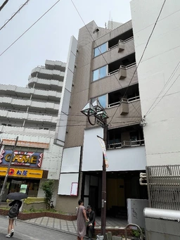【看板設置個所多数】蕨駅東口出口からも視認可能な好立地ダクト（屋上迄）・グリストラップ設置済み　重飲食可物件