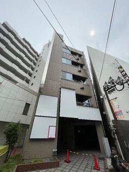 【看板設置個所多数】蕨駅東口出口からも視認可能な好立地ダクト（屋上迄）・グリストラップ設置済み　重飲食可物件