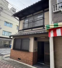 角地で視認性良好。何商可。重飲食も可。住居兼用可。