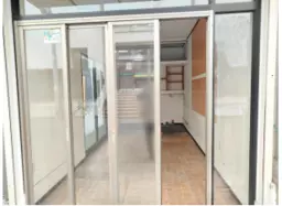 西大島徒歩2分♪前面ガラス張りのスケルトン、一階路面小型テナント【飲食可】外観