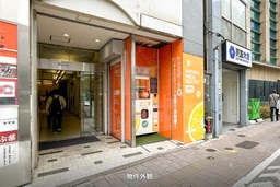 池袋西口センタービル　JR池袋駅から徒歩4分、地下鉄C8番出入り口の目の前！1階路面好立地の小箱物件です。外観