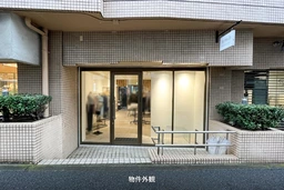 シャルマンコーポ恵比寿 103号室　JR山手線恵比寿駅より徒歩4分。1階路面のサービス・物販店舗向け物件です。