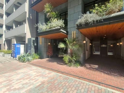 八丁堀駅 徒歩4分◆『平成通り』沿いのカフェレストラン居抜き◆造作譲渡無償◆どこでもトイレ設置済◆重飲食要相談◆