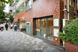 西早稲田マンション 101・102号室　早稲田通り沿い人気カフェ居抜き！ガラス張りで視認性良好、1階路面店舗。外観