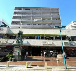 綱島駅徒歩4分、 パデュ通り、三番街通りに面した好立地！