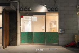 ボヌールトーキ笹塚 B室　京王線笹塚駅徒歩4分。大通り沿いの1階物件が出ました！外観