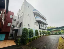 【無料駐車場15台完備】多様なビジネスに応える一棟貸し！飲食店、物販、アミューズメントからスクールまで業種相談可能。外観
