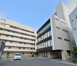 国領駅 徒歩2分／狛江通りから入ってすぐ／クリニック・フィットネス等が入居中【業種相談】