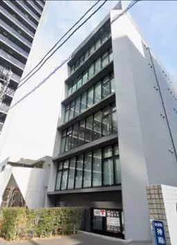 【渋谷駅 徒歩7分】B1F 地下の区画ですが、道路に面し視認性も高い区画です！ （飲食可 ※重飲食不可）外観
