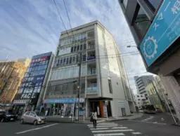 伊勢原駅南口から徒歩1分！視認性良好な駅前角地のビル2階ワンフロア（一部）外観