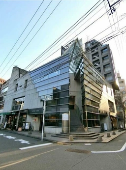 表参道駅 徒歩5分 B1F 現況:美容室・理容室 その他居抜きなど物件 【美容室】外観