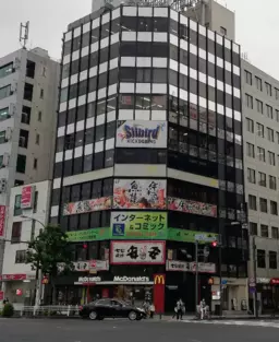 関内駅 徒歩2分◆『不老町』交差点角で視認性抜群◆重飲食は居酒屋系のみ◆窓外側看板掲出可能◆業態ご相談ください◆外観