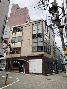 渋谷駅 徒歩5分 B1F〜1F 現況:バー 飲食居抜き物件 【何業も可】外観
