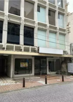 【平塚駅徒歩5分】賑わう商店街の中心部！視認性抜群の1階店舗（元郵便局ビル）外観