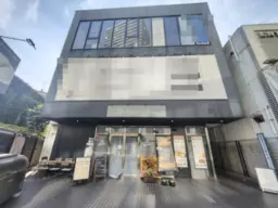 綱島駅 徒歩1分 　県道2号沿い　2階