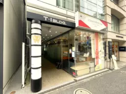 ≪【表参道 徒歩8分】骨董通り沿いの居抜きカラオケバー｜専用階段付き・重飲食可≫