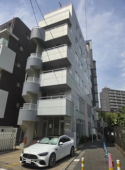 代々木八幡駅前の１階路面物件！！