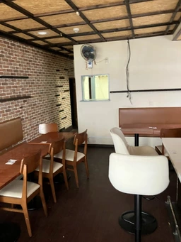東中野駅 徒歩8分 1F 現況:カラオケ居酒屋 飲食居抜き物件 【何業も可】外観