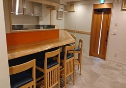 阿佐ヶ谷駅徒歩３分、小箱の飲食店居抜き！美麗内装で即開業可能です！外観