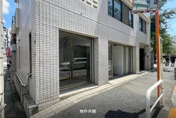 US軽子　飯田橋駅徒歩5分。軽子坂エリアに位置する1階路面店舗。外観