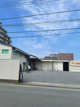 敷地面積約3160㎡　事務所兼倉庫！外観