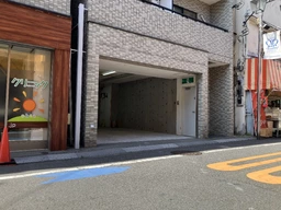 不動通り商店街に面すスケルトン　１F【ペット・貸倉庫等業種相談】【天高最大４M】