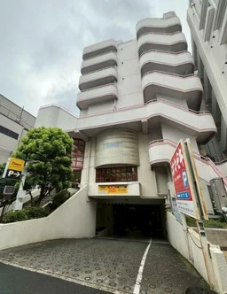 下北沢駅東口からすぐの商業施設内テナント／駅側入口目の前の好立地【飲食不可】