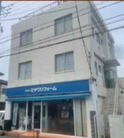 【HS0811】七里ヶ浜駅徒歩11分。1階事務所居抜き。駐車場6台利用可能。外観