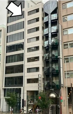 青山通り沿いの人通りの多いエリアです！サービス店舗や物販店舗可能！外観