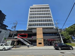 京成津田沼駅 徒歩7分／「市役所前」交差点目の前／習志野市役所が対面／新築スケルトン(ボード張)物件【飲食不可】外観