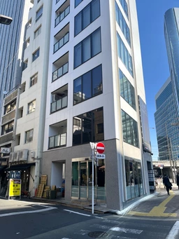 【ダイニングバー居抜き、築2年】新橋駅 徒歩1分、角地の9階＆窓面広く開放感あり外観