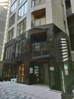 表参道駅 徒歩4分◆国道246号から入ってスグ◆飲食店相談可◆サービス店舗にも最適◆エアコン貸主負担設置可◆外観