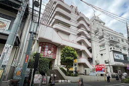 下北沢ハイタウンA棟 204号室B区画　下北沢駅東口の目の前。本多劇場のあるマルシェ下北沢内の小箱物件。外観