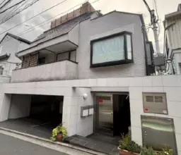 明治神宮前〈原宿〉駅 徒歩6分 B1F〜1F 現況:エステ・マッサージ・サロン その他居抜きなど物件 【飲食不可】外観