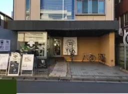 【表参道駅４分】１階２１坪、専用テラスあり。看板設置可能。飲食可能です。