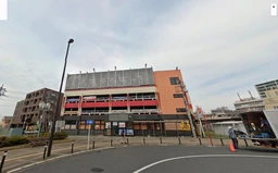 JR四街道駅徒歩1分！駅馬ロータリーの1階路面店舗です！ （ 2 ～ 3 階 に コ イ ン バ ー キ ン グ あ り