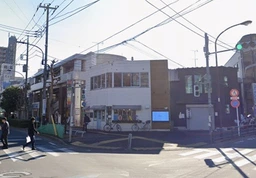 狛江通り沿い、角地の一棟貸しカフェ居抜き！宣伝効果大！外観